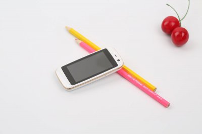 Elephone Q: миниатюрный смартфон с шагомером