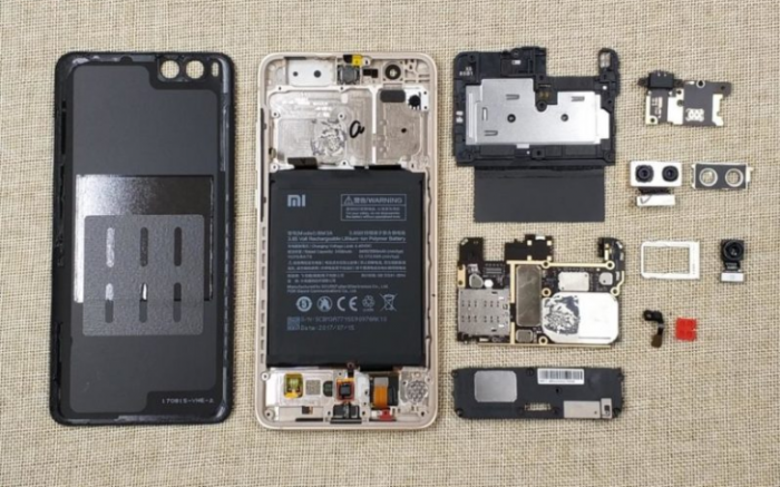 Xiaomi Mi Note 3 вид смартфона изнутри