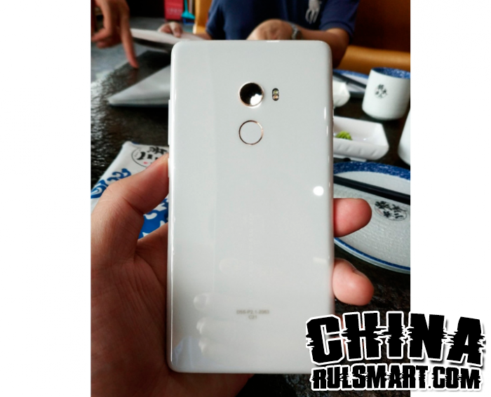 Xiaomi Mi Mix 2 в белом цвете и керамическим корпусом